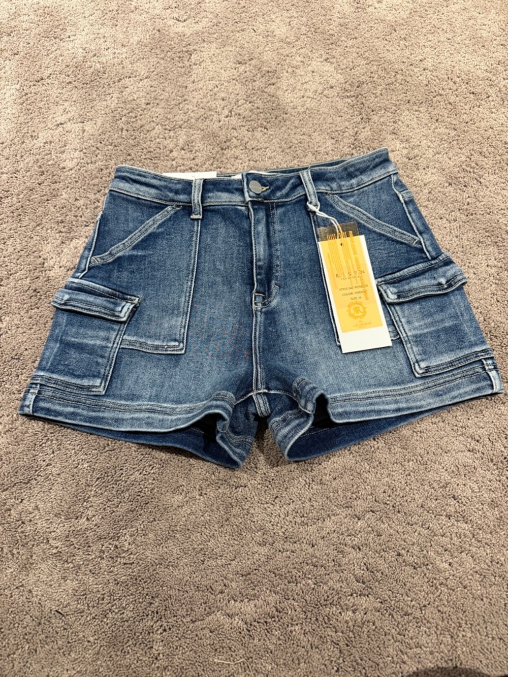 Risen denim cargo shorts with stretch! High rise size medium